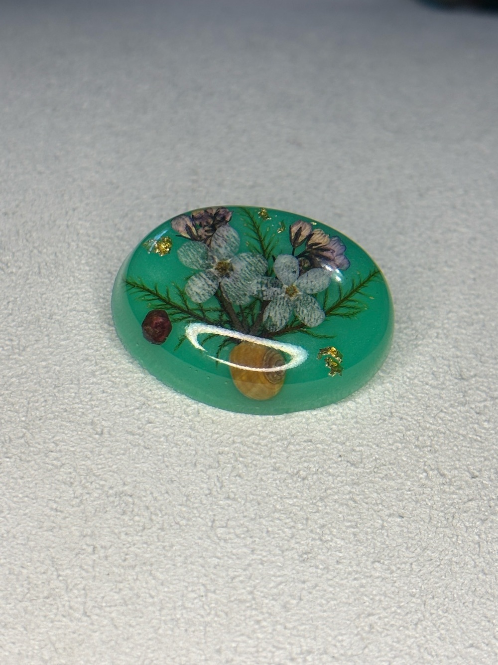 Handcrafted dried flower Green Floral Resin Cabochon brooch
